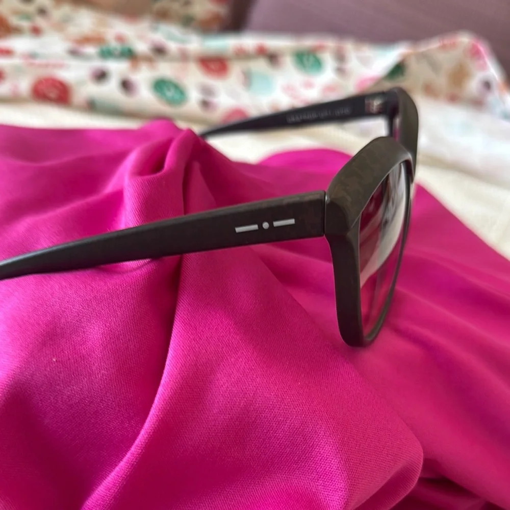 Chic Black Sunglasses